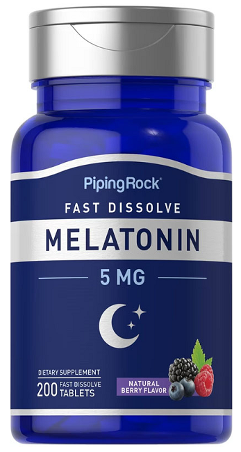 Un flacone di PipingRock Melatonina 5 mg 200 Compresse a Dissoluzione Rapida al gusto di frutti di bosco.