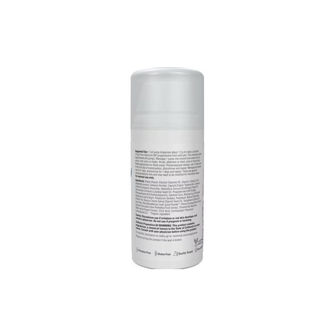Un flacone bianco di Progesterone from Wild Yam Balancing Skin Cream 85 g di Now Foods su sfondo bianco.