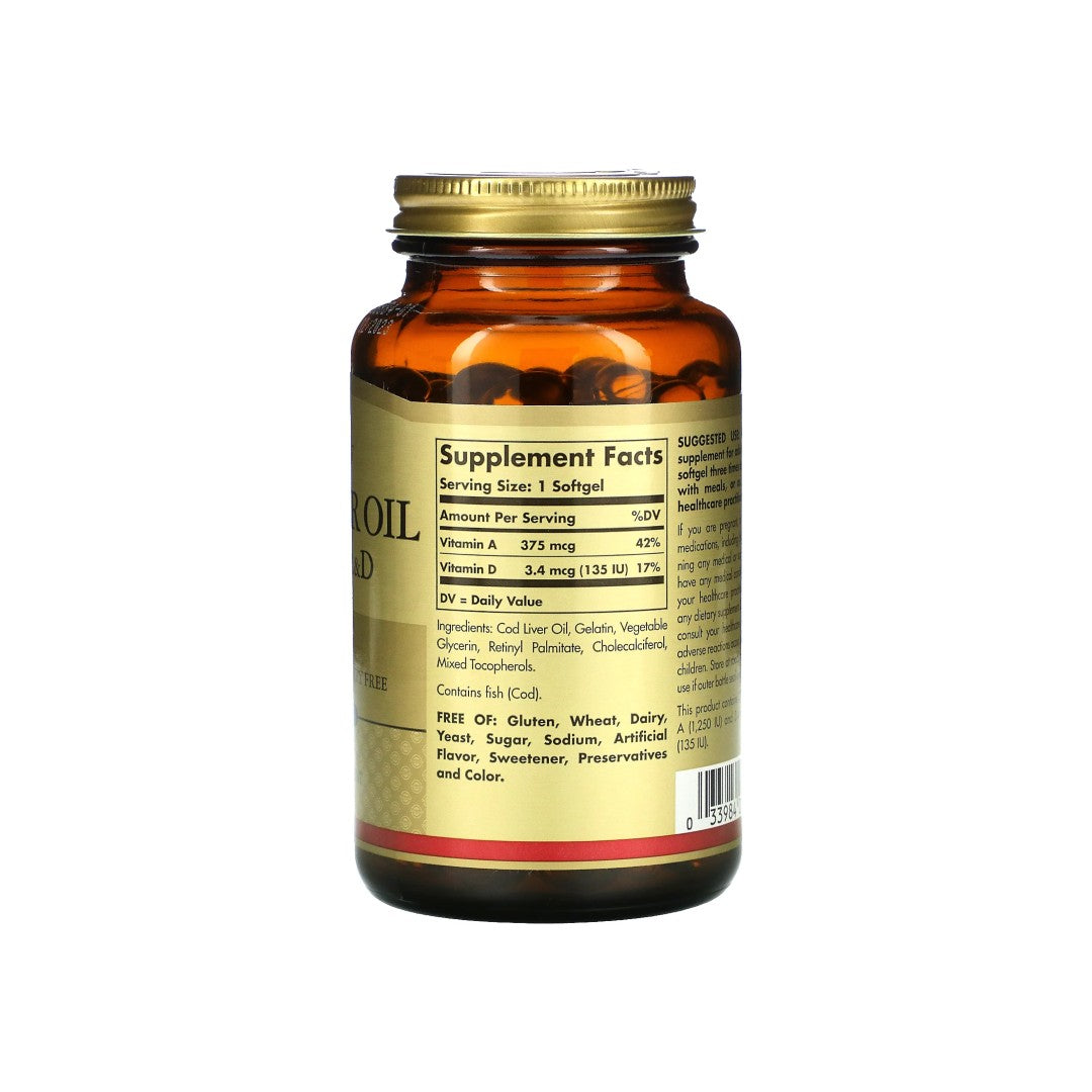 Una bottiglia di Solgar Olio di fegato di merluzzo softgel vitamina A e D 250 softgel su sfondo bianco.