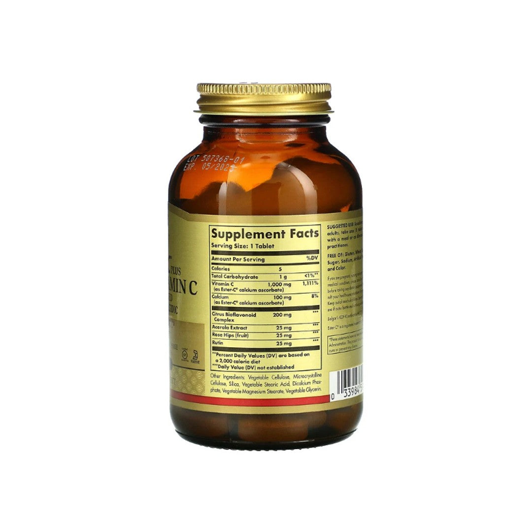 Flacone di Solgar Ester-c Plus 1000 mg di vitamina C 30 compresse su sfondo bianco.