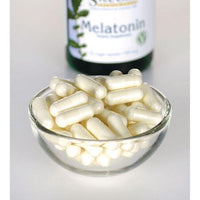 Miniatura per Swanson Melatonina - 0,5 mg 60 capsule vegetali in una ciotola di vetro accanto a una bottiglia.
