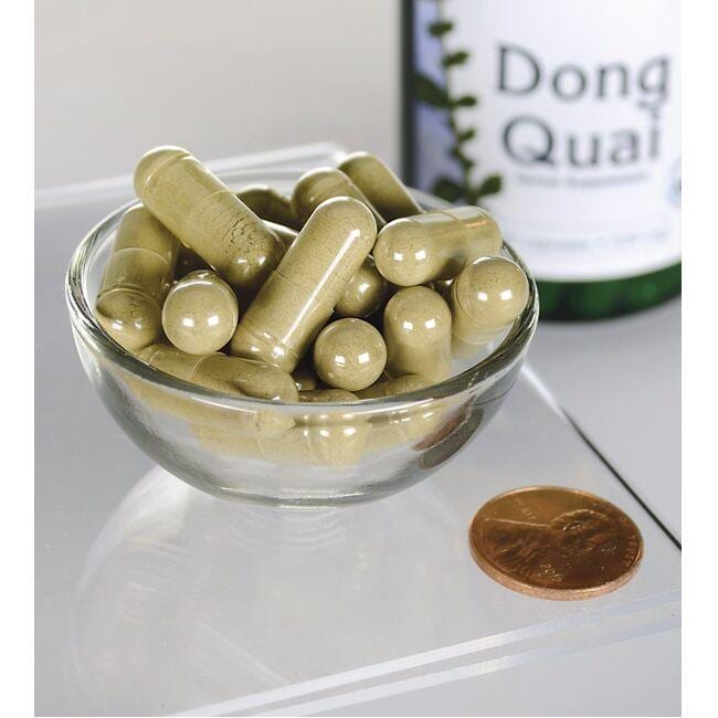 Swanson Dong Quai - 530 mg 100 capsule in una ciotola accanto a una bottiglia.