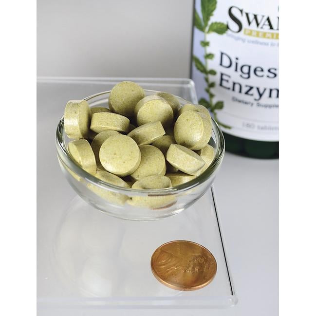 Un flacone di Swanson Digestive Enzymes - 180 compresse e un centesimo in una ciotola di vetro.