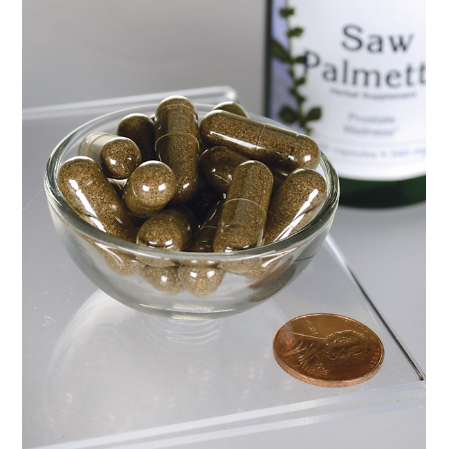 SwansonSaw Palmetto - 540 mg 100 capsule, un popolare integratore per la prostata, è esposto in una ciotola accanto a un penny.